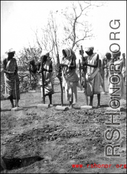 Bibis tamping, Chaukulia, India 1943.