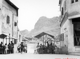 Street scene in Liuzhou city, Guangxi province, during WWII, looking south towards Horse-saddle Mountain (马鞍山).