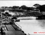 GIs board ship on the way back to the US after the war. The ship is probably the SS Marine Raven.